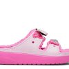 Barbie x klassische Cozzzy-Sandale „Electric Pink“
