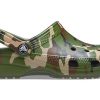 Crocs Beach Sandalen in Armeegrün mit Camouflage-Muster, 206454-3TC
