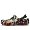 Crocs Bistro Graphic Clogs „Schwarz Multi“ 204044-0S3