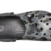 Crocs Classic Clog Strandsandalen Schwarz Camouflage 205579-0DY