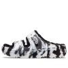 Crocs Classic Cozzzy Marbled Sandalen „Schwarz Weiß“ 207907