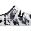 Crocs Classic Cozzzy Marbled Sandalen „Schwarz Weiß“ 207907