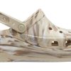 Crocs Classic Crush Marmorierter Clog „Bone Multi“ 208265-2Y3