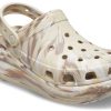 Crocs Classic Crush Marmorierter Clog „Bone Multi“ 208265-2Y3