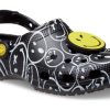 Crocs Classic Smiley World Clogs „Schwarz Weiß“ 207971-0C4