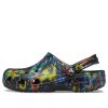Crocs Classic Tie Dye Pattern Crocs Beach Unisex-Sandalen in Jeansblau 205453-4SW