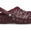Crocs Gefütterte geometrische Clogs „Dark Cherry“ 210069-6WD