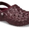 Crocs Gefütterte geometrische Clogs „Dark Cherry“ 210069-6WD