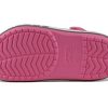 Crocs (PS) Crocband Bold Logo Outdoor Flacher Absatz Minimalistische Sport-Sandalen in Rosa 206022-65Y