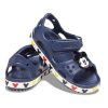 Crocs (PS) Lustige Mickey-Klettverschluss-Outdoor-Sandalen mit offener Zehenpartie und flachem Absatz, tiefblau, 206171-410