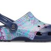 Crocs (WMNS) Classic Clog Liberty London Beach Tiefblaue Sandalen 206447-410