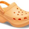 Crocs (WMNS) Classic Clog Retro Crocs Dicke Sohle Orange Kleine Walsandalen 206302-801