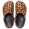 Crocs (WMNS) Klassische Clogs mit Tierdruck, Strandsandalen, Leopardenmuster, 206676-90L