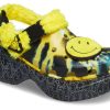 Crocs (WMNS) Klassischer Clog, lächelndes Gesicht, stilvolle flache Sport-Sandalen in Gelb, 207271-90H