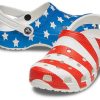 Crocs (WMNS) USA Musterdruck Leichte, gemütliche Sandalen Blau Rot 205974-94S