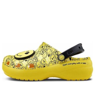 Crocs (WMNS) X Smiley Classic Clog Sandalen mit dicker Sohle und lächelndem Gesicht und Wolken, Gelb/Schwarz, 207233-90H