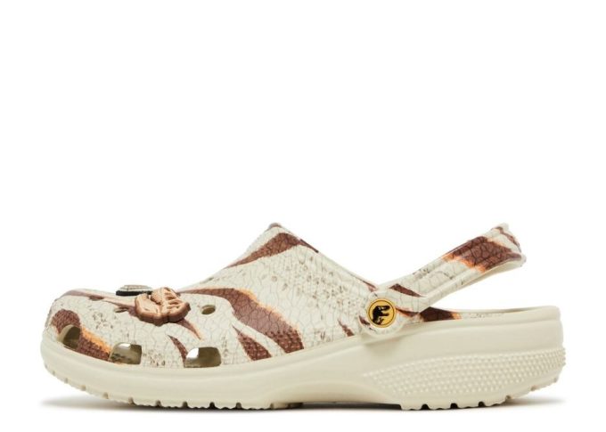 Jurassic World x Classic Clog „Bone“