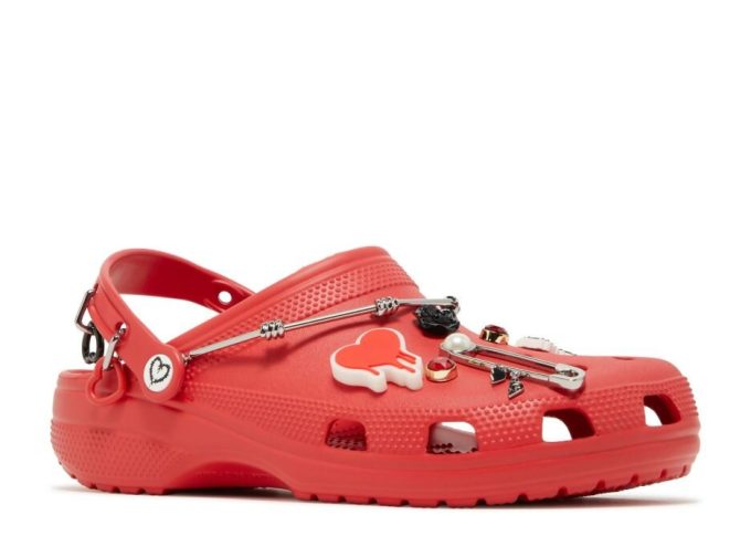 Karol G x Classic Clog „Metal Hearts“